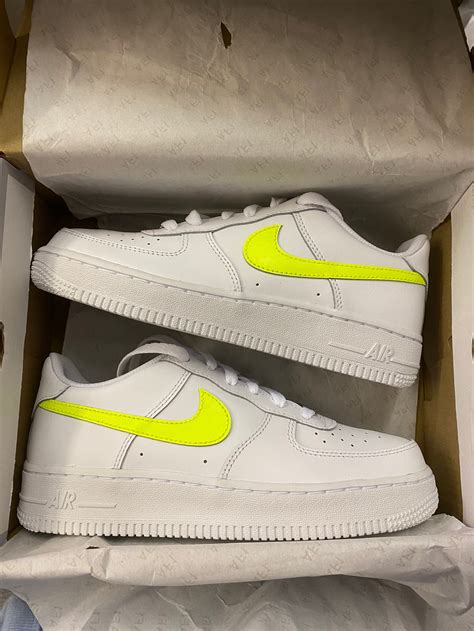 air force 1 gelbes nike zeichen|air force 1 Nike sneaker.